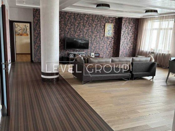 Оренда ексклюзивної 4-кімнатної квартири в історичному Подолі, Київ