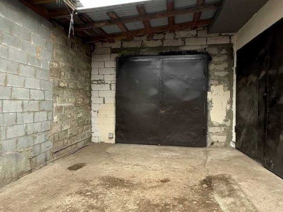 Продам просторий гараж в районі ЖК Версаль Парк, біля Нової пошти Ирпень