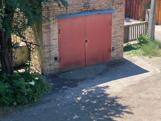 Продам гараж центр Луцьк
