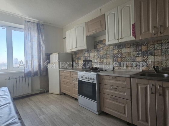 Оренда 2 кімнатної квартири. Лук"янівка. вул.Іллєнка Юрія 7 Киев