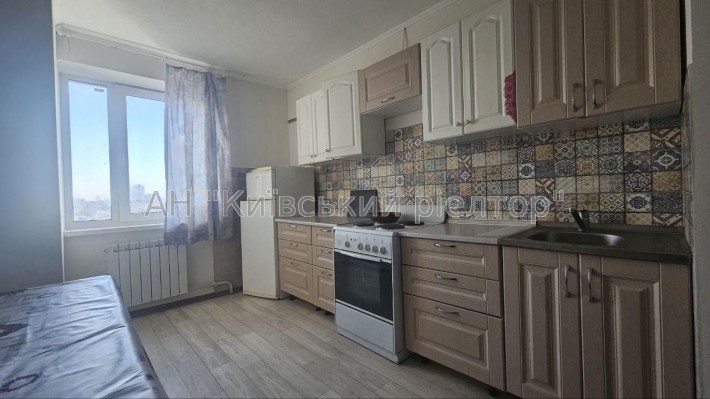 Оренда 2 кімнатної квартири. Лук"янівка. вул.Іллєнка Юрія 7 - фото 1