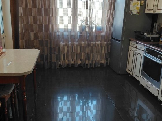 Здам велику кімнату з балконом Киев