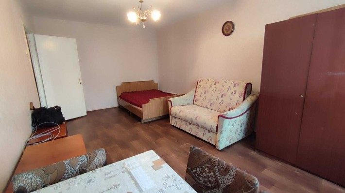 сдам Гагарина,средний этаж недорогая коммуналка,газ - фото 1