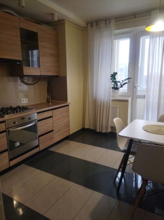 Оренда затишної квартири в новобудові в. Зубрівська  (Манастирського) - фото 1