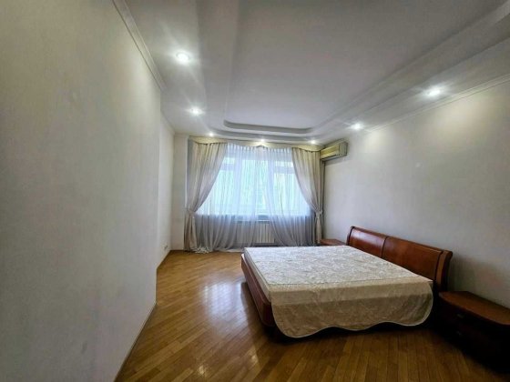 Здам 4 кімнатну квартиру,Лєскова,Печерський район,метро Печерська Киев