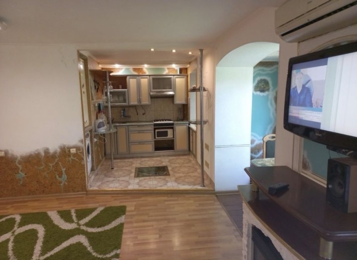 Сдам 2к кв с хорошим ремонтом ЮТЗ - фото 1