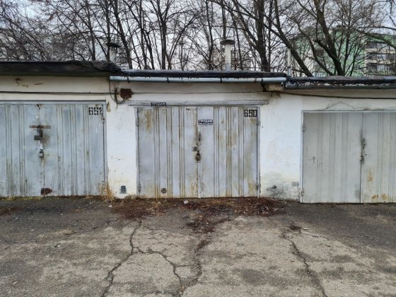 Капітальний гараж ГК-11 • перша лінія • 50м від в’їзду • підвал/світло Черновцы