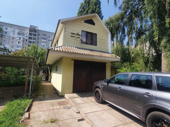 Компактний будинок-гараж в р-ні площі 700-річчя (C) Черкаси