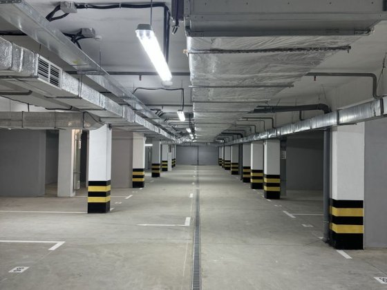 Паркомісце в центрі міста Чернишевського 33 Чернигов