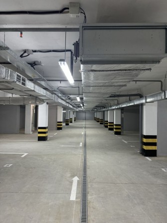 Паркомісце в центрі міста Чернишевського 33 - фото 1