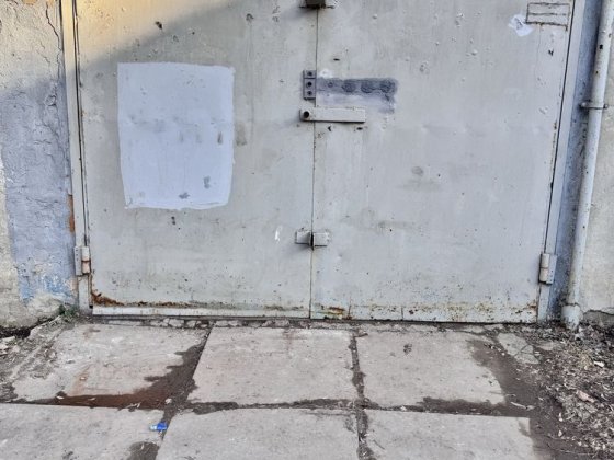 Продам капитальный гараж во дворе жилого дома.