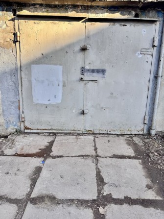 Продам капитальный гараж во дворе жилого дома. - фото 1