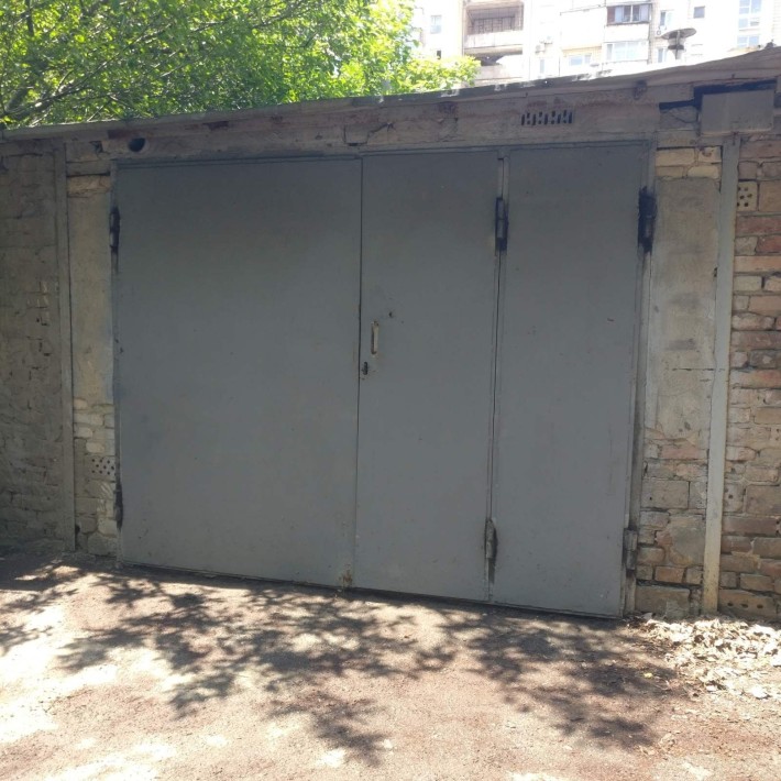 Гараж для авто Генерала Наумова 19/1 - фото 1