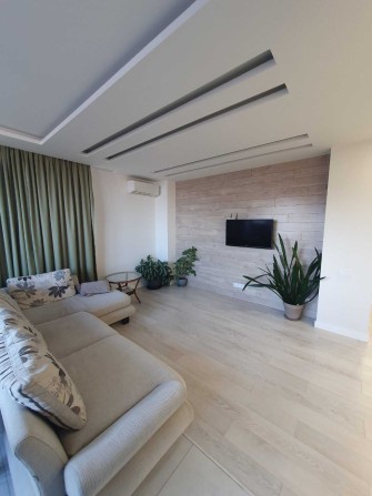 Сдам 2х ком.квартиру с кухней студией ЖК. Дмитриевский на Жаботинского - фото 1