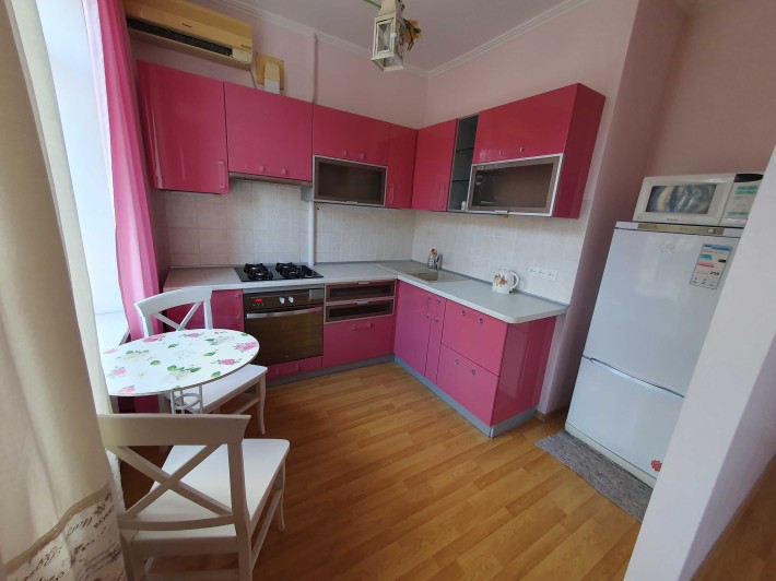 Сдам свою 1-ком кв,  студию 35 метров в сталинке на улице  Софиевская - фото 1