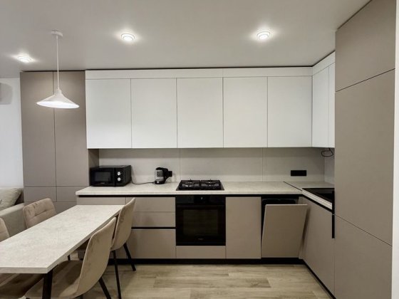 Оренда однокімнатної квартири + кухня-вітальня вул. Зелена ЖК Авалон Львов