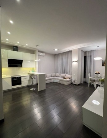 Аренда 3к.кВ. Центр пер Банный 1, Дом на набережной, Новострой - фото 1