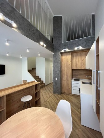 Оренда мансардної квартири 60 м2 в ЖК Комфорт Таун, Соборності, 17 - фото 1