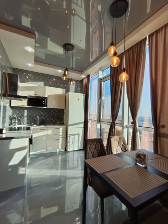 Аренда стильной 3-х комн квартиры в 22 Жемчужине на Болгарской - фото 1