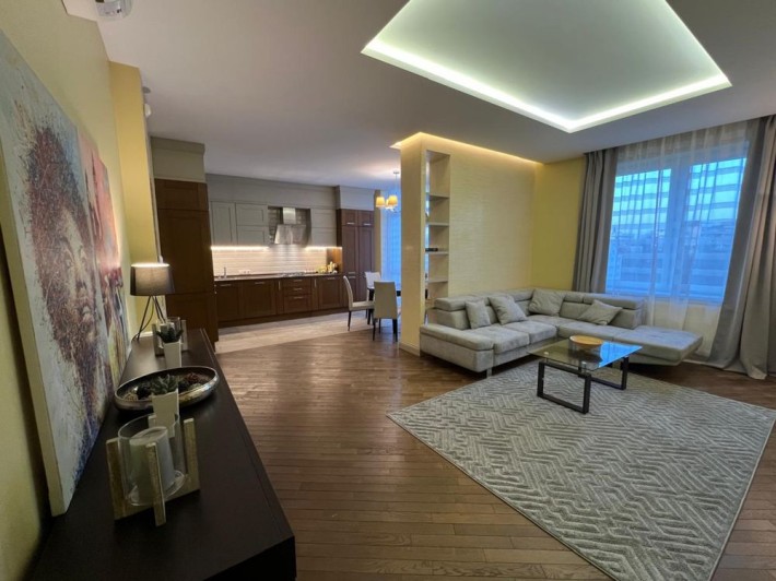 Оредна 3-кімнатної квартири по вул. Любомира Романківа (Червона). - фото 1