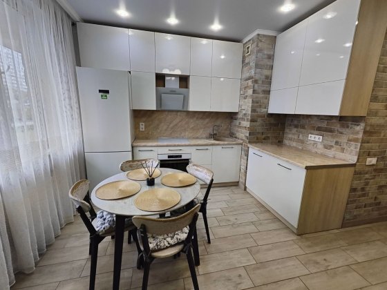 Сдам свою большую однокомнатную квартиру 51 кв.м. Альтаир-2 на 1 этаже