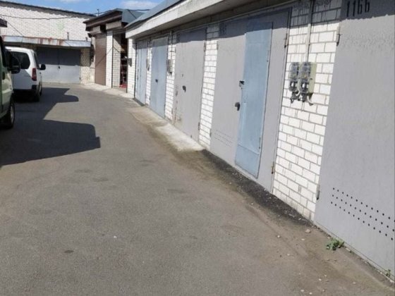 Продам капітальний гараж в гаражному кооперативі  Мінський Киев