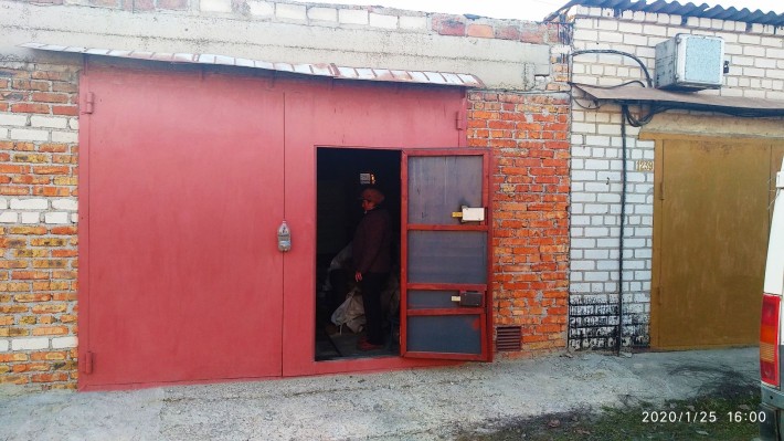 Продам очень большой капитальный гараж на два авто без отделочных рабо - фото 1