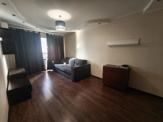 Однокімнатна квартира в Києві 39м2 Петропавлівська Борщагівка