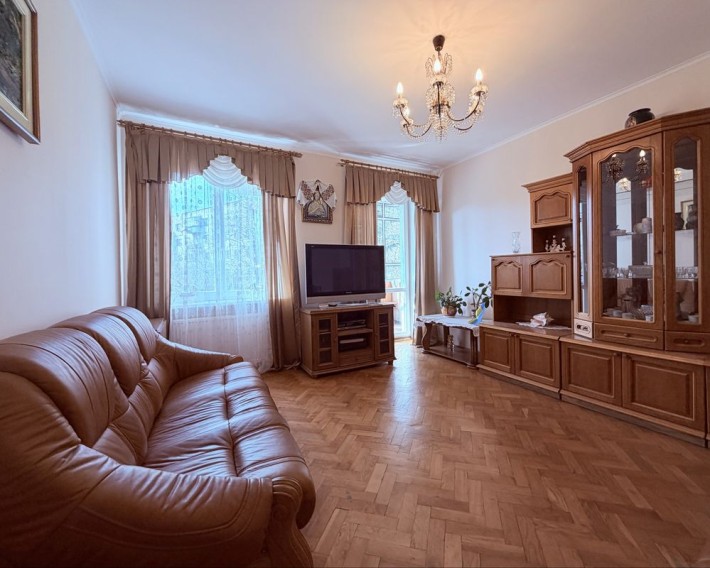 Оренда 2к квартири з подвірʼям та гаражем!Лазаренка!Стрийський парк! - фото 1