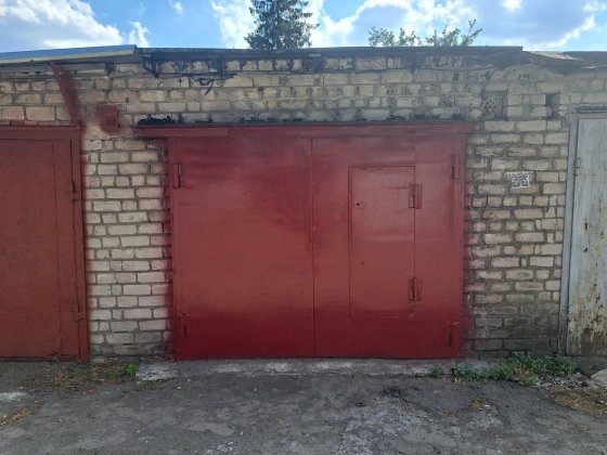 Сдам   гараж  грушевского  24 кв .м  за автомойкой