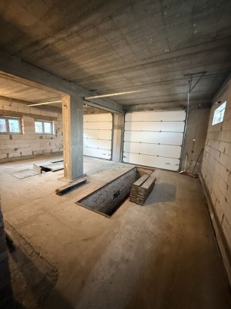 Здається 1-й поверх двоповерхового гаража у центрі Нововолинська - фото 1