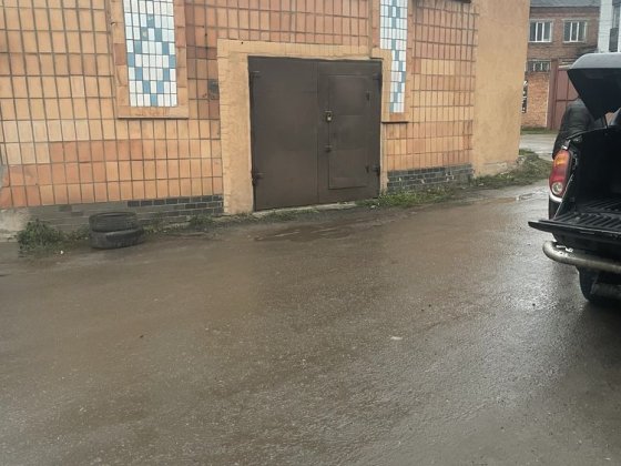 Оренда великого гаража в центрі міста
