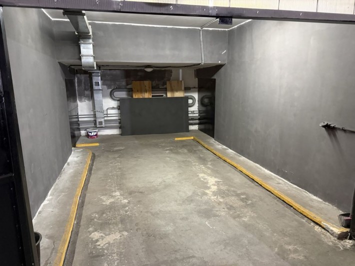 Оренда паркомісця в підземному паркінку вул. Машинобудівників 17а. - фото 1