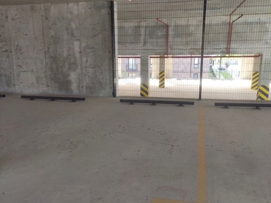 Продам Клубне12 Паркомісце, паркінг