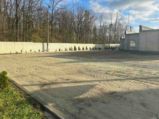 Парковка 700 м² в Охоронюваному комплексі. Київське шосе 143. Власниця
