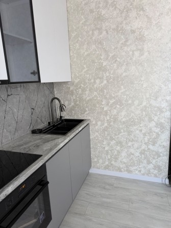 Сдам 2 комнатную квартиру долгосрочно на Краснова - фото 1