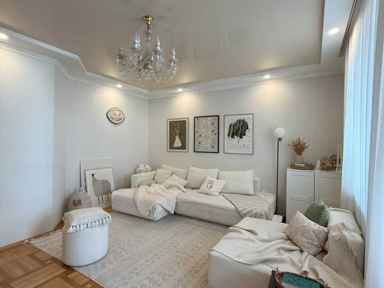 Оренда затишної 3 кімнатної квартири по вулиці Юнаківа у новобудові Львов