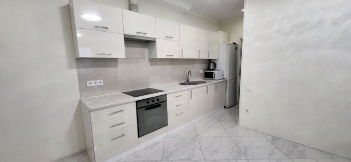 Первая аренда спальня и кухня студия Новострой Небесной Сотни - фото 1