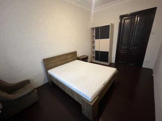 Сдам 2х разд.7300 р-н Нового рынка  (СВЕТ  ВСЕГДА ) Одеса