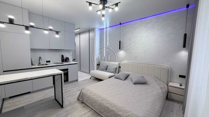 Первая сдача новой студии ЖК Атмосфера большой балкон - фото 1