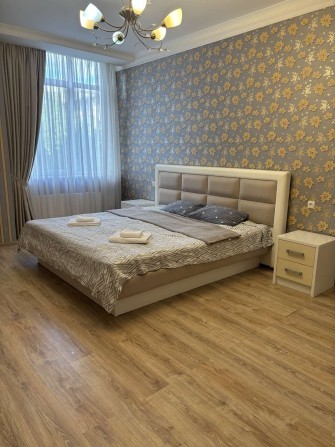 Сдам шикарную большую 2к в ЖК Стикон на Французском бульваре 22, Мечни - фото 1