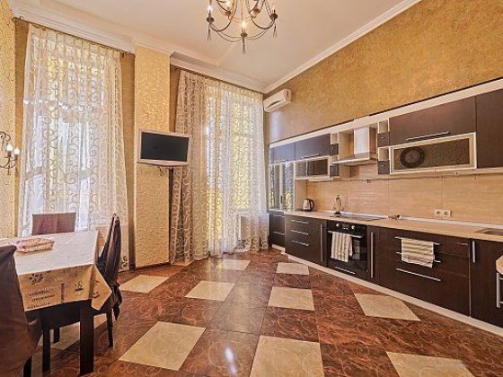 Аренда 3 спальни  длительно Аркадия Генуэзская ЖК Корона 2 этаж Одесса