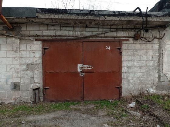 Сдам гараж кооператив " Турист" 2000