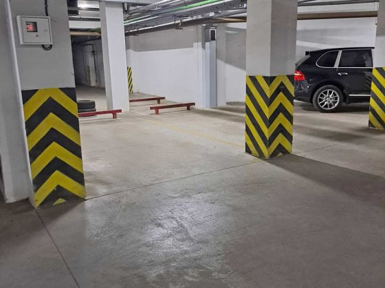 Здам великий паркінг / паркомісце, метро Позняки / Срібнокільська.