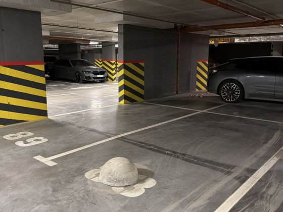 Паркомісце Оренда Машиномісце Auroom City Пимоненка Паркінг