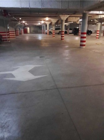 Сдам паркоместо на подземной парковке Ахсарова 13А - фото 1