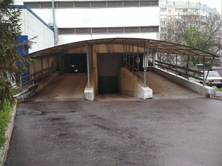 Своё место на паркинге Говорова / Армейская - фото 1