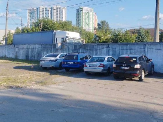 Охоронювана автостоянка | Дніпровський район | Каховська 64