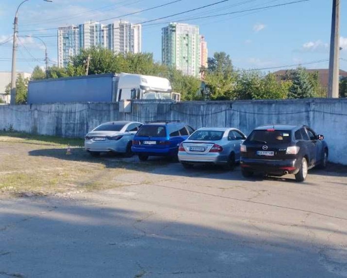 Охоронювана автостоянка | Дніпровський район | Каховська 64 - фото 1