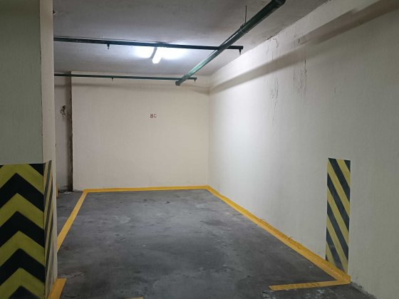 Оренда паркомісця Срібнокільська,1 Позняки